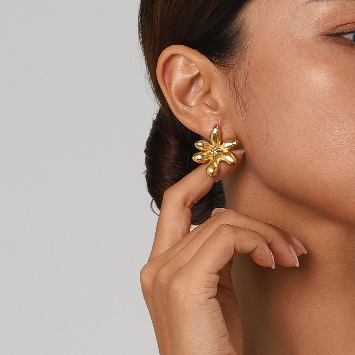 Fable & Fringe Elegant Glow Gold Flower Earrings